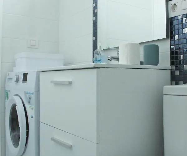 Aircon Americas 2min Off A 1 Bedrm Wifi Daire